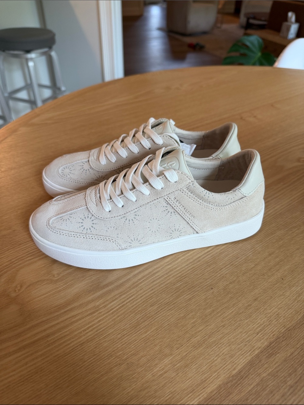 Revitalign Marin Orthotic Suede Leather Sneakers 7 Tan NEW